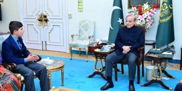 shehbaz with balochistan student Ikramullah