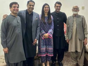 Image of cricketer aliya riaz and ali younus with family