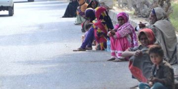 pic of beggars in pakistan