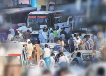 transport stand bus passengers