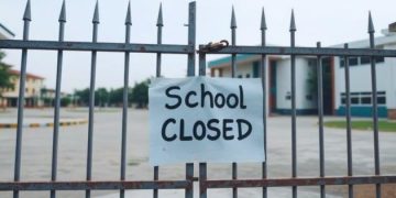 Image Show School Closed Notified on Gate