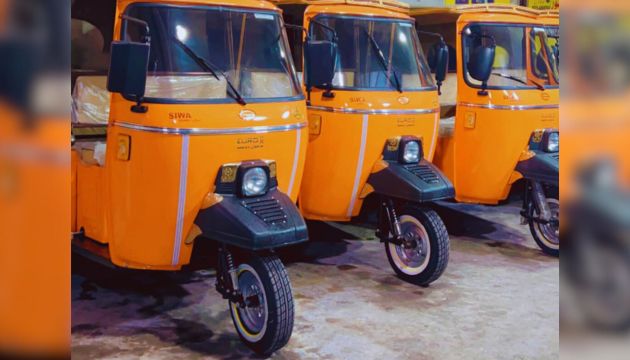 Auto Four Seater Rickshaws