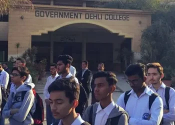 Image of Karachi Delhi College and Students