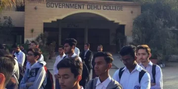 Image of Karachi Delhi College and Students