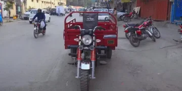 Image Show Three Wheeler Loader
